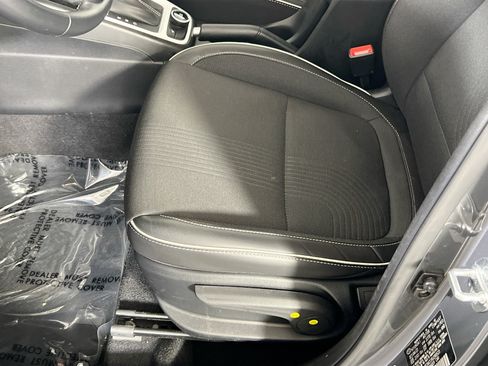 Used 2024 Hyundai Venue Limited FWD image 19