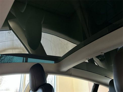 Used 2022 Tesla Model 3 image 17