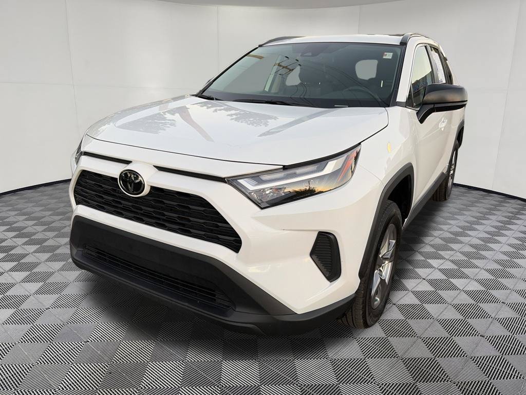 Used 2025 Toyota RAV4 LE AWD/4WD image 3