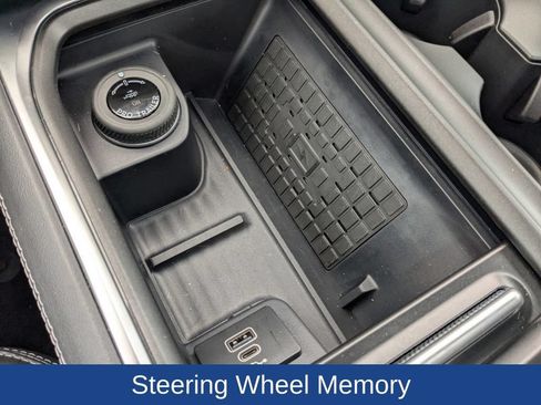 Used 2025 Ford Expedition Platinum w/ Stealth Performance Package AWD/4WD image 27