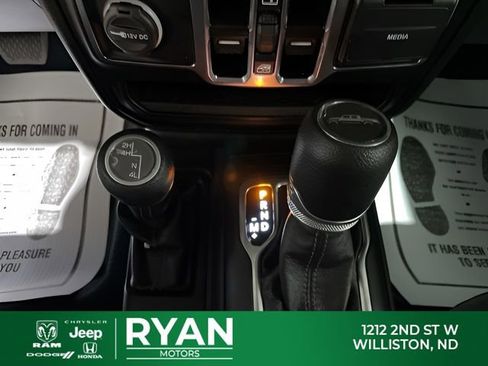 Used 2024 Jeep Gladiator Sport image 35