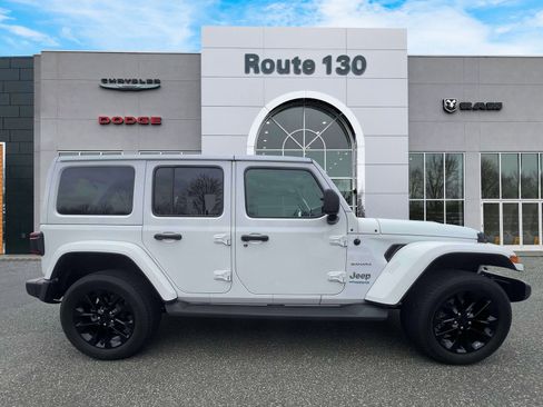Used 2021 Jeep Wrangler Unlimited Sahara w/ Cold Weather Group image 5