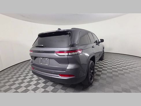 Used 2026 Jeep Grand Cherokee Altitude RWD image 39