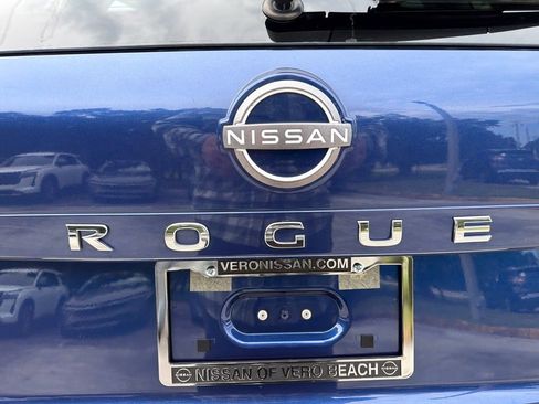 Used 2023 Nissan Rogue SV w/ SV Premium B Package FWD image 10