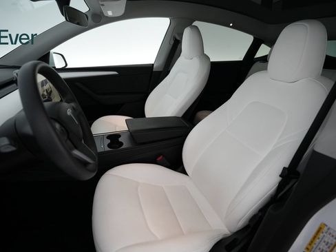 Used 2023 Tesla Model Y Long Range AWD/4WD image 4