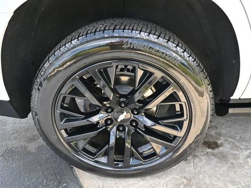 Used 2024 Chevrolet Tahoe High Country AWD/4WD image 12
