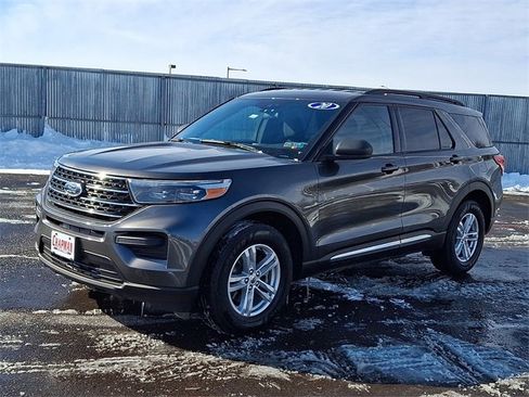 Certified 2020 Ford Explorer XLT image 3