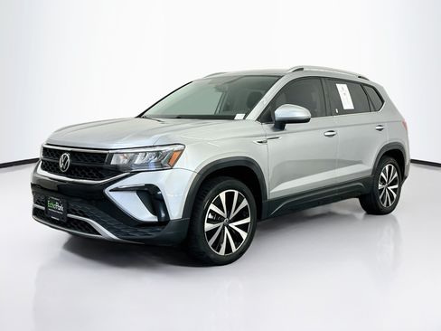 Used 2022 Volkswagen Taos SE AWD/4WD image 3