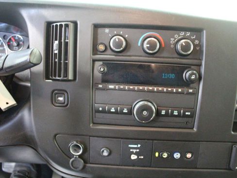 Used 2020 Chevrolet Express 2500 RWD image 13