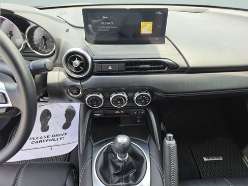 Used 2025 MAZDA MX-5 Miata RF Grand Touring w/ Weather Package RWD image 17