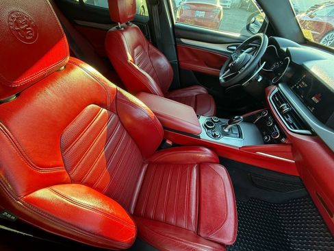 Used 2018 Alfa Romeo Stelvio Ti Sport image 3