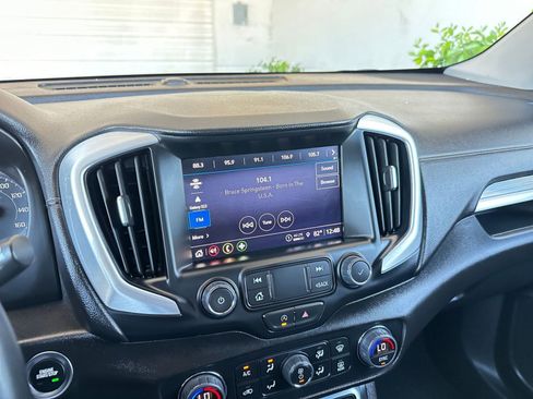 Used 2024 GMC Terrain SLT image 21