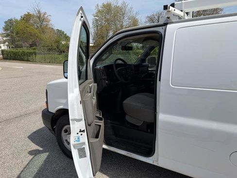 Used 2017 Chevrolet Express 2500 image 24