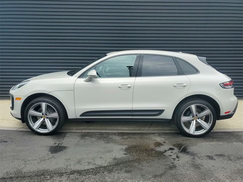 Used 2025 Porsche Macan image 2