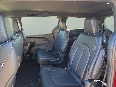 New 2026 Chrysler Pacifica Select image 10