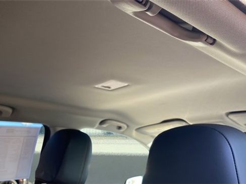 Used 2022 Chevrolet Trax LT w/ LT Convenience Package image 16