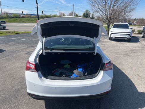 Used 2024 Chevrolet Malibu LT image 11