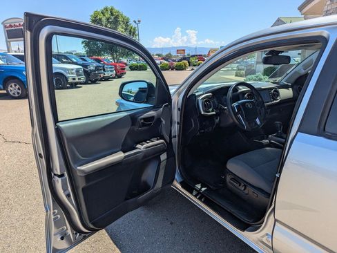 Used 2022 Toyota Tacoma SR5 w/ Technology Package AWD/4WD image 8