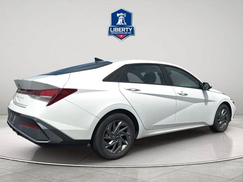 Used 2024 Hyundai Elantra SEL FWD image 11