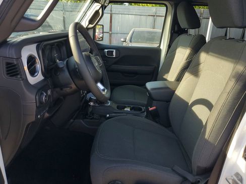 Used 2025 Jeep Wrangler Unlimited Sahara w/ Safety Group AWD/4WD image 17