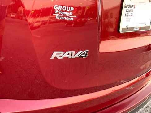 Used 2018 Toyota RAV4 XLE AWD/4WD image 30
