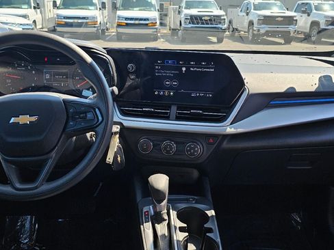Used 2025 Chevrolet Trax LS FWD image 12