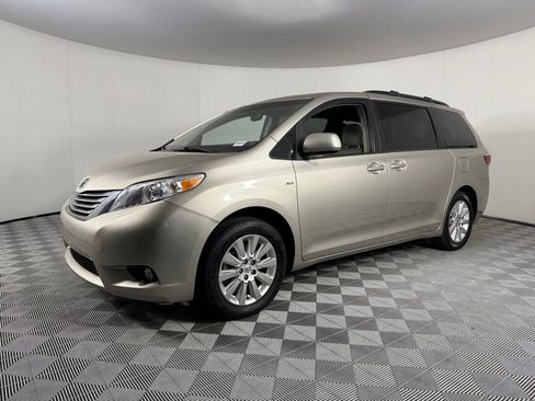 Used 2016 Toyota Sienna XLE w/ XLE Navigation Package image 8