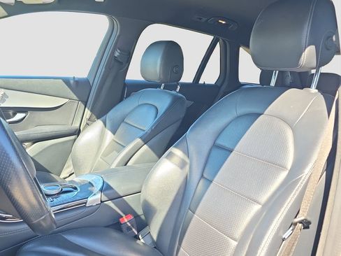 Used 2019 Mercedes-Benz GLC 300 image 7