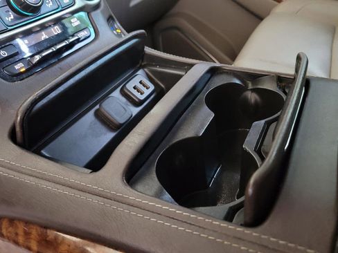 Used 2020 Chevrolet Suburban Premier RWD image 22