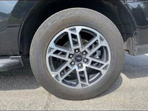 Used 2025 Ford Expedition Active AWD/4WD image 7