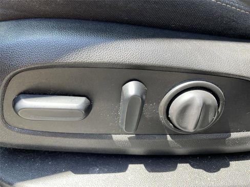 Used 2019 Chevrolet Equinox LT AWD/4WD image 13