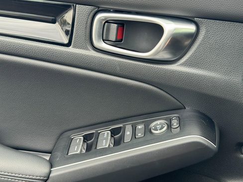 Certified 2025 Honda Civic Sport Touring image 24