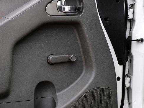 Used 2019 Nissan Frontier S image 40