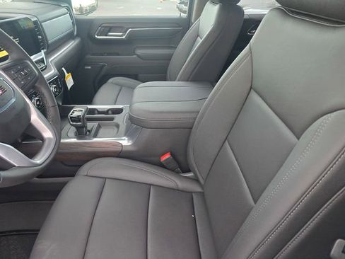 New 2026 GMC Sierra 1500 SLT image 17