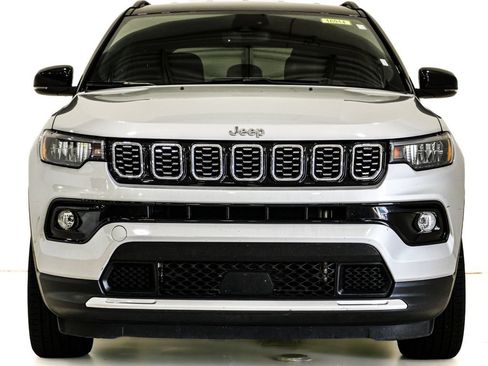 Used 2024 Jeep Compass Limited AWD/4WD image 2