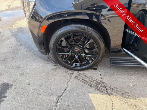 Used 2023 GMC Yukon Denali w/ Advanced Technology Package image 30