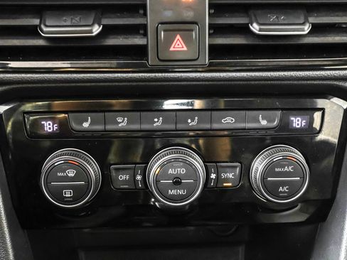 Used 2024 Volkswagen Taos SE w/ Panoramic Sunroof Package image 30