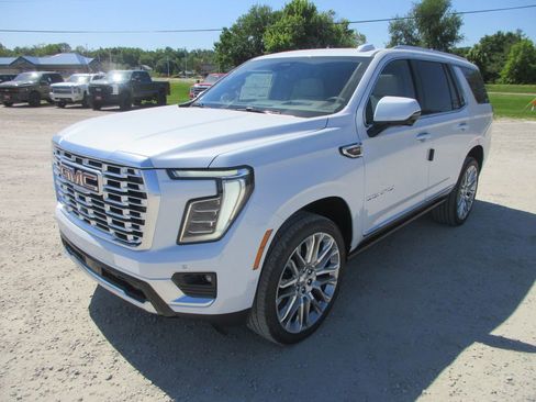 New 2026 GMC Yukon Denali w/ Denali Reserve Package AWD/4WD image 9