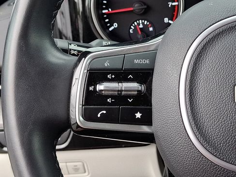 Certified 2024 Kia Carnival EX FWD image 23
