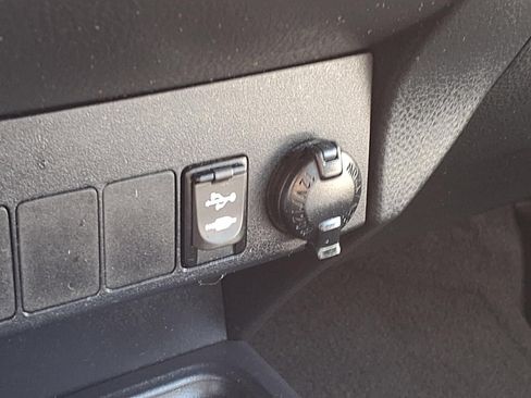 Used 2015 Toyota RAV4 LE FWD image 24