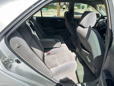 Used 2005 Toyota Camry LE FWD image 11