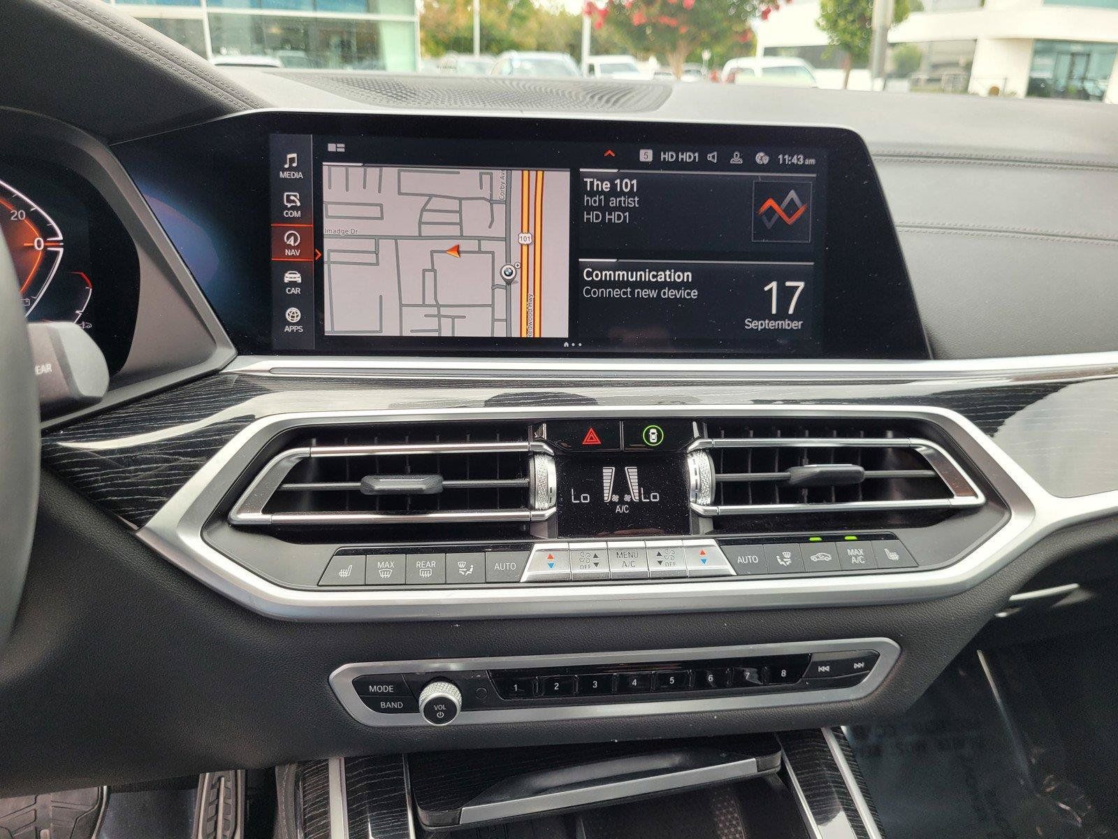 Used 2022 BMW X7 xDrive40i w/ M Sport Package AWD/4WD image 29