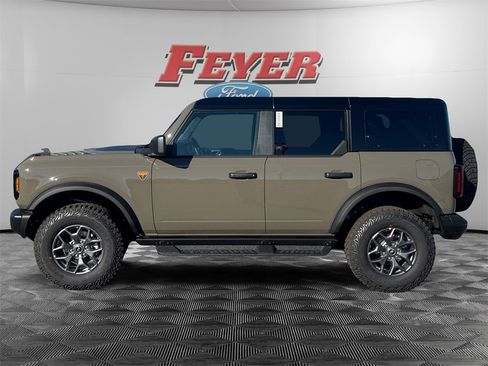 New 2025 Ford Bronco Badlands image 4