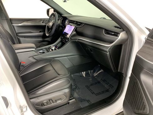 Used 2025 Jeep Grand Cherokee L Limited AWD/4WD image 38