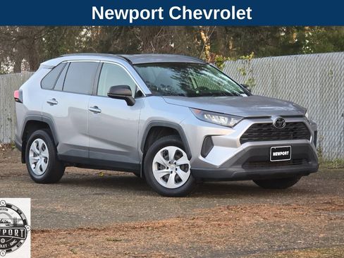 Used 2020 Toyota RAV4 LE image 1
