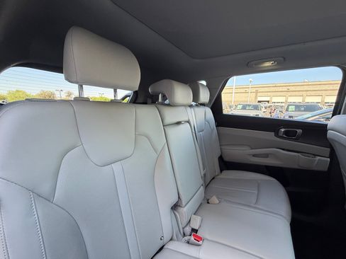 Used 2024 Kia Sorento S w/ Panoramic Sunroof Package FWD image 18
