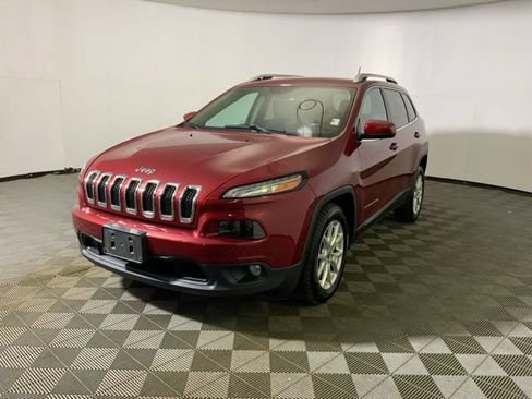 Used 2017 Jeep Cherokee Latitude FWD image 3