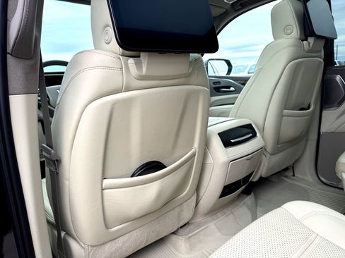 Used 2021 Cadillac Escalade Premium Luxury Platinum image 24