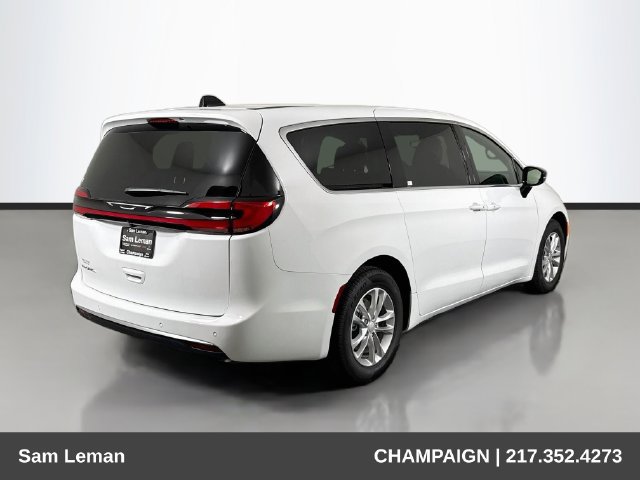 New 2027 Chrysler Pacifica Select FWD image 7