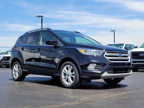 Used 2018 Ford Escape SE image 1